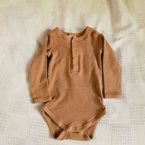 EUC Mebie baby mustard Organic Cotton Ribbed Snap Bodysuit